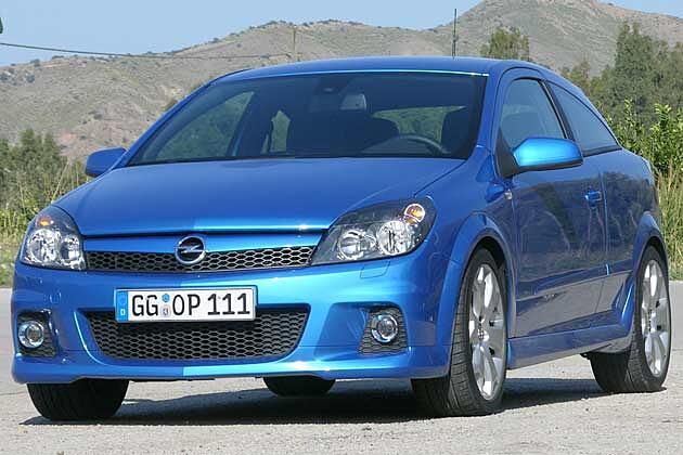 Aggressive Front, schnittige Linie: Der Opel Astra OPC rennt mit 240 Turbo-PS stramme 244 km/h