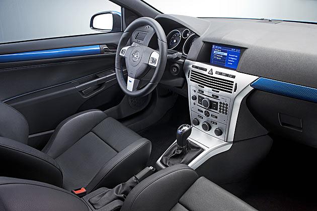 Sportlich veredelt: Innenraum des Astra OPC