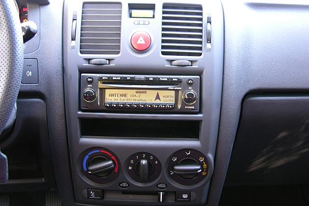 In den Radioschacht lassen sich auch Standardradios einbauen
