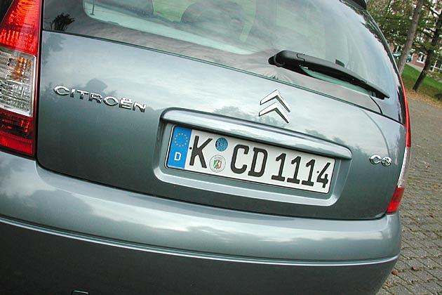 Der Doppelwinkel am Heck ist ebenfalls größer geworden