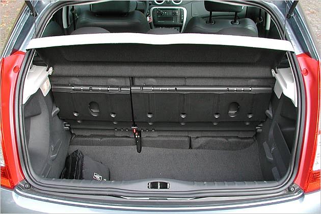 Der Kofferraum fasst 305 Liter, bei montiertem Moduboard 282 Liter