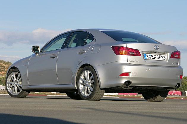 Die böse schauenden Heckleuchten ähneln denen des neuen Hyundai Sonata