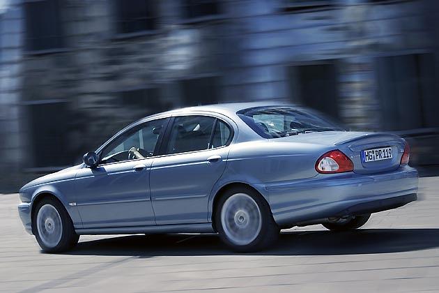 Der X-Type 2.0D erreicht eine Höchstgeschwindigkeit von 201 km/h
