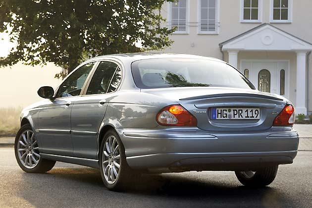 Der X-Type mit einem Zweiliter-Dieselmotor bildet das Einstiegsmodell