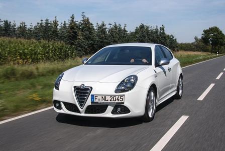 Das vierblättrige Kleeblatt ziert auch den Alfa Romeo Giulietta Quadrifoglio Verde - wie alle Sport- und Rennwagen der Marke