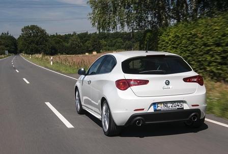 Das vierblättrige Kleeblatt ziert auch den Alfa Romeo Giulietta Quadrifoglio Verde - wie alle Sport- und Rennwagen der Marke