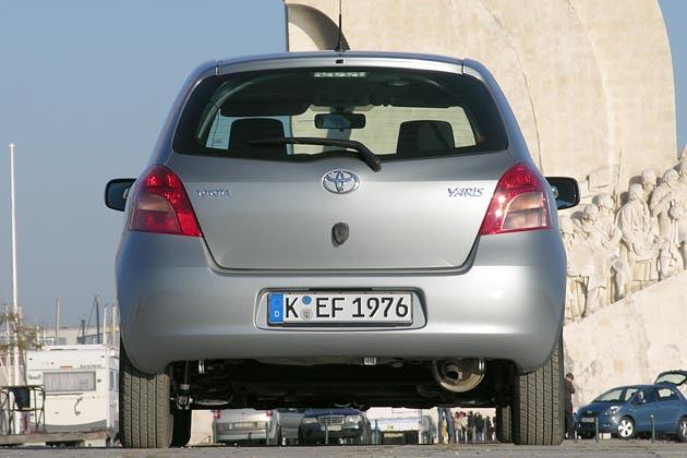 Obwohl der Yaris neu ist, sind die Konturen vertraut