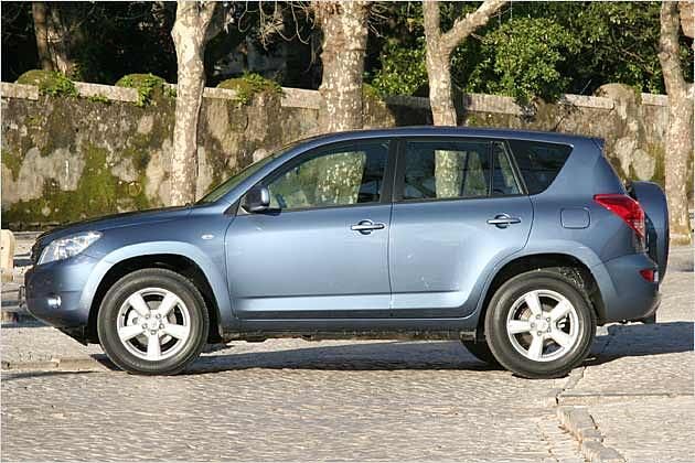 Im Vergleich zum alten Fünftürer ist der RAV4 um fast 15 Zentimeter in die Länge gewachsen