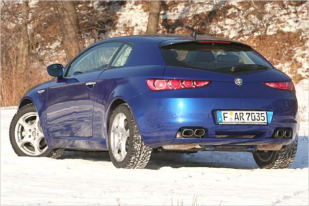 Das rundliche Heck erinnert entfernt an den Porsche 928