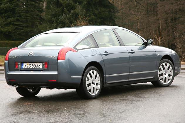 Serienmäßig rollt der C6 in der Ausstattung Exclusive auf 18-Zoll-Leichtmetallfelgen