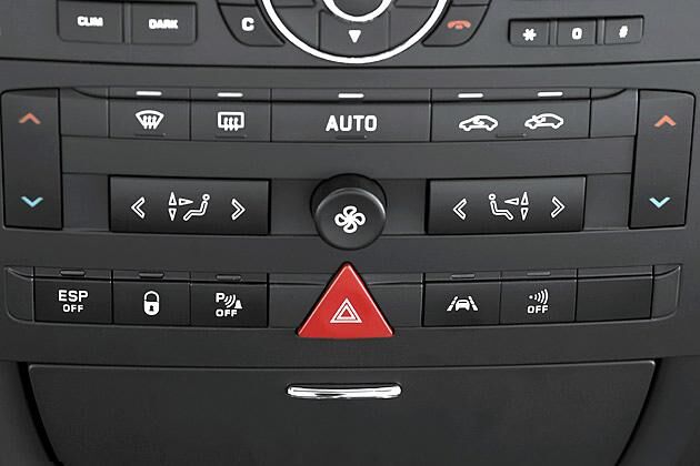 Ein gestalterischer Schwachpunkt im C6: Das Design der Mittelkonsole
