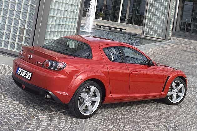 Dieser RX-8 steht auf 18-Zoll-Felgen