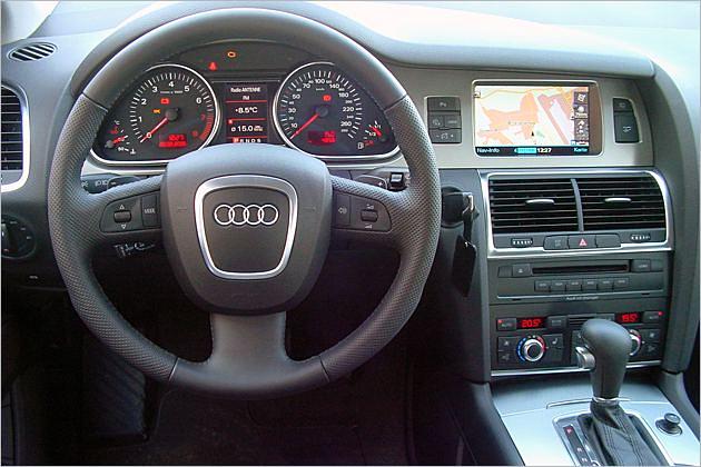 Cockpit: Viele vertraute Audi-Elemente und Ähnlichkeiten zum A6