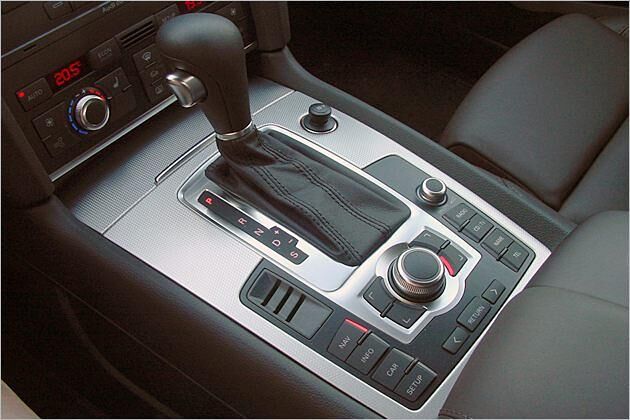 Die Sechsgang-Tiptronic lässt sich auch per Hand schalten