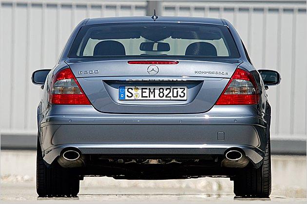 Die Chromzierleiste ist beim 2007er-Modell länger geworden