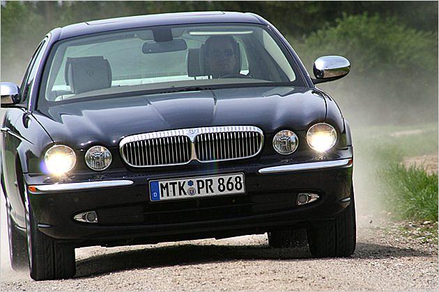 Der Daimler ist durchaus für eine sportliche Fahrweise gemacht