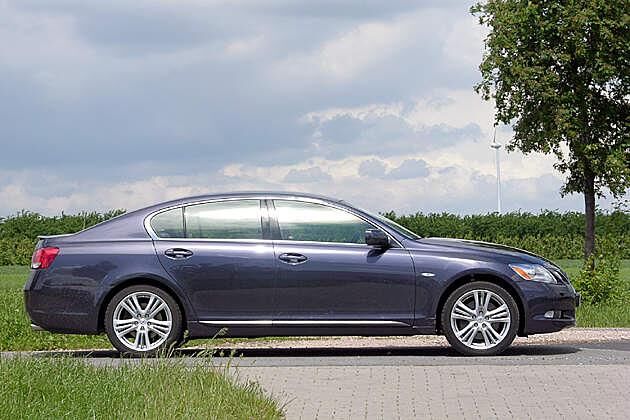 Die Silhouette erinnert ab der A-Säule ein wenig an BMW