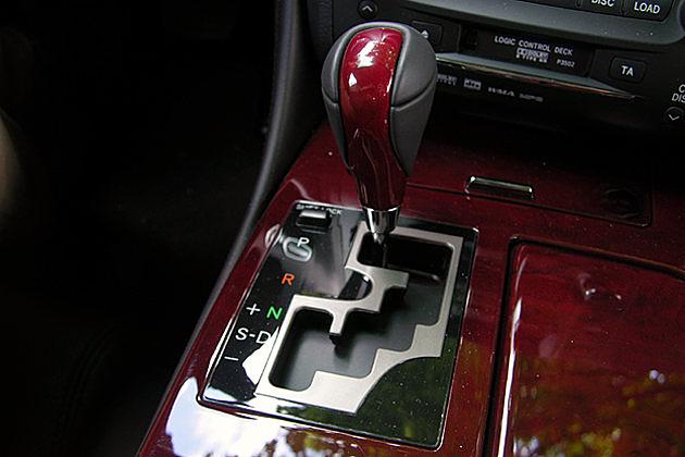 Automatik: Nun auch mit sechs virtuellen Gangstufen und manueller Schaltmöglichkeit