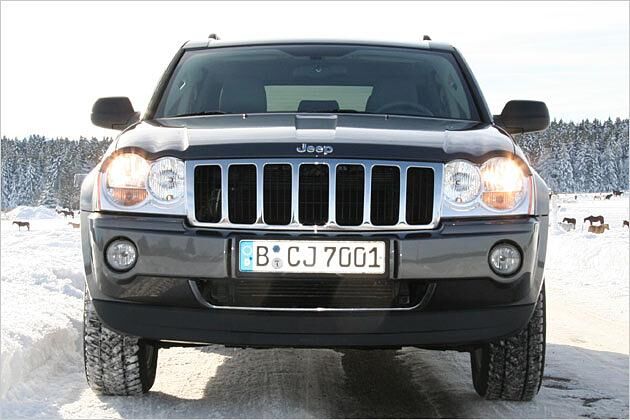 Mit seinem Allradantrieb kommt der Grand Cherokee auf glatter Fahrbahn besonders gut voran