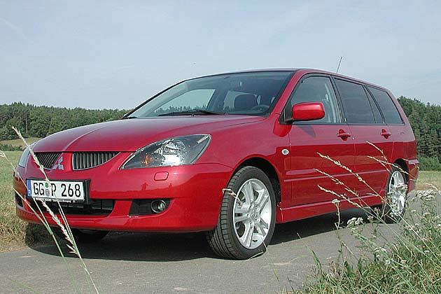 Neues Mitsubishi-Gesicht und klassischer Kombi-Look: Der Lancer 2004
