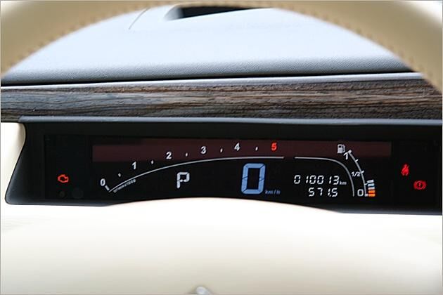 Digital total: Auf diesem Display werden alle wichtigen Fahrinformationen angezeigt