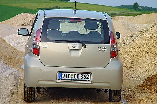Doch natürlich ist der Daihatsu kein Gelände- sondern ein Kleinwagen