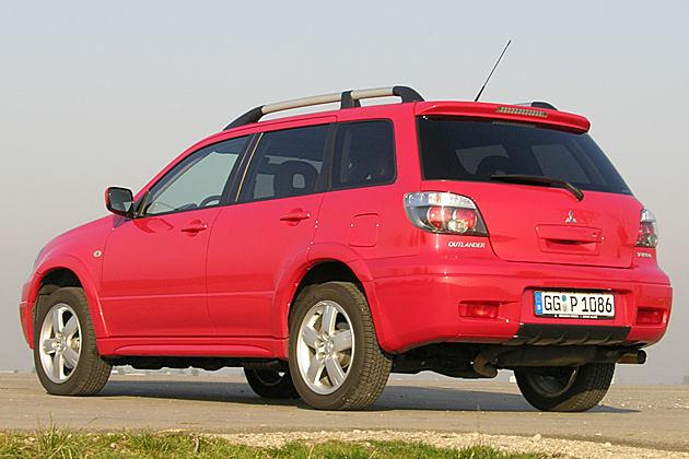 Das Sportwagen-Rot unseres Testwagens ist auffällig