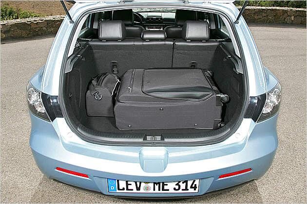 Der Kofferraum fasst beim Fließheck nun mit 346 Litern eine Tasche mehr als bisher