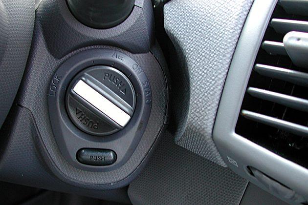 Beim Keyless-System lässt sich der Motor mit einem einfachen Drehknopf starten