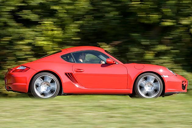 Dank 1.300 Kilogamm Gewicht ist der Cayman sehr spurtfreudig
