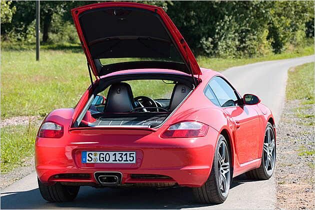 Große Klappe: Der Cayman hat auch Lust auf 410 Liter Gepäck