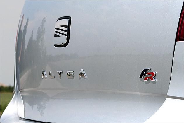 FR bedeutet Formula Racing und soll den sportlichen Charakter des Altea verdeutlichen