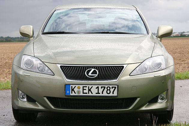 Frech, angriffslustig und gutaussehend: Das Outfit des neuen Lexus IS 220d
