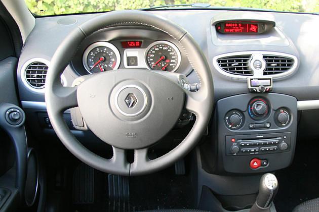 Clio: Zusatzdisplay in der Mitte wie beim 207, ungewohnte Drehregler