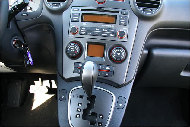 Klimaautomatik und CD-Radio in der Mittelkonsole