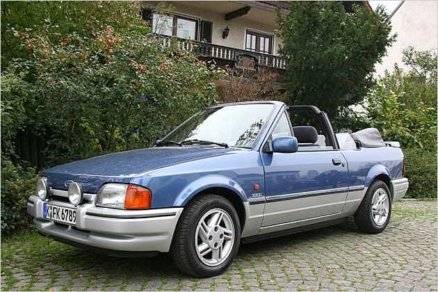 Zum Vergleich: Der Escort XR3i von 1983 hatte noch einen fetten Überrollbügel