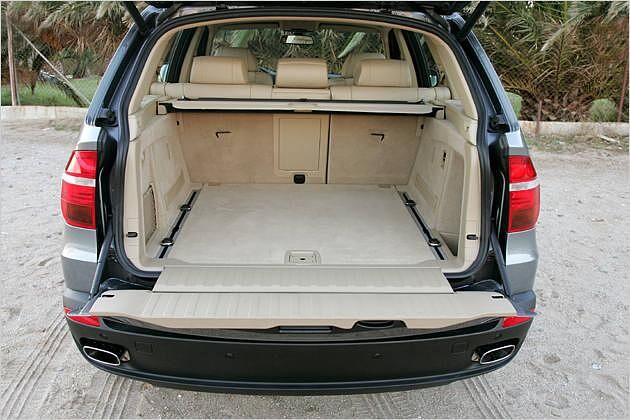 Der Kofferraum des neuen X5 ist auf 620 Liter angewachsen