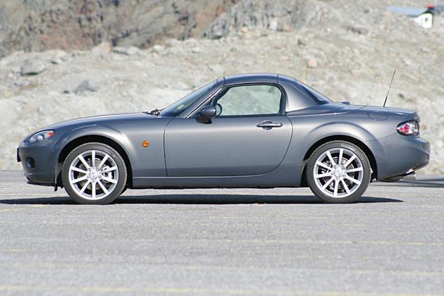 Eine fast perfekte Seitenlinie ohne Pummelheck: CC-Roadster von Mazda