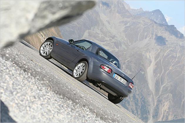 Die Heckscheibe des Roadster Coupé ist größer als die der Softtop-Version
