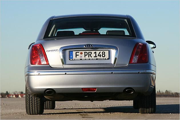 Chrom kommt wieder: Eine blitzende Einfassung fürs Nummernschild