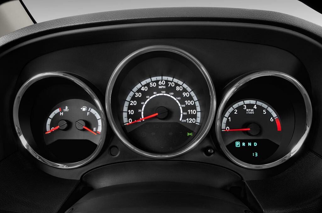 Dodge Caliber (Baujahr 2010) SXT 5 Türen Tacho und Fahrerinstrumente