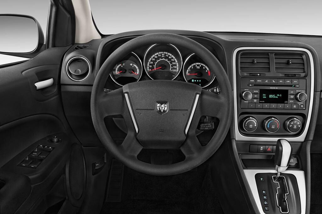 Dodge Caliber (Baujahr 2010) SXT 5 Türen Lenkrad