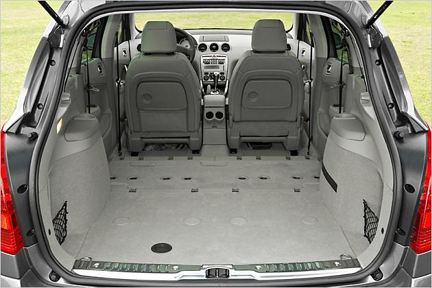 Bleiben nur die Vordersitze im Auto, steigt die Ladekapazität auf maximal 1.736 Liter
