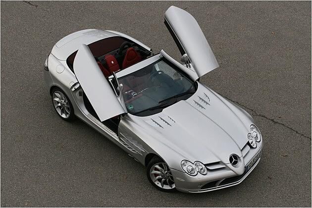 Unter der elend langen Motorhaube schlummern 626 PS