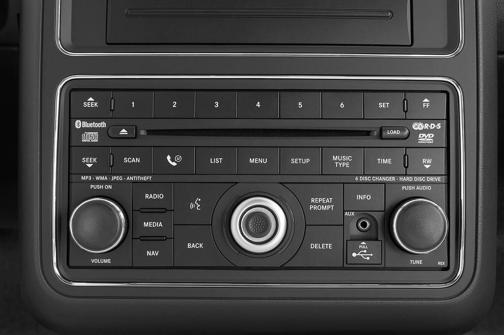 Dodge Journey (Baujahr 2010) RT 5 Türen Radio und Infotainmentsystem