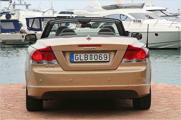 Die typischen Volvo-Schultern gehören auch zur Anatomie des C70