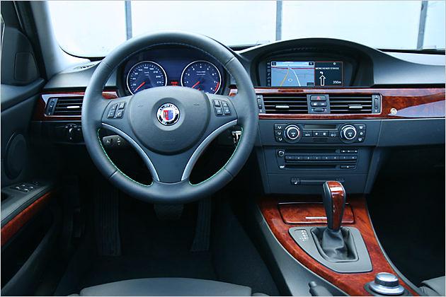 Die Holz-Applikationen im Alpina-Cockpit sind nicht jedermanns Geschmack
