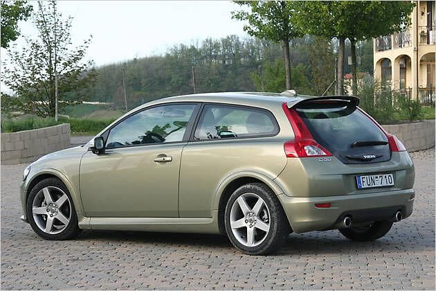 Der 2.0D kostet mit DSG 25.550 Euro - fast 2.000 Euro mehr als die Schaltversion
