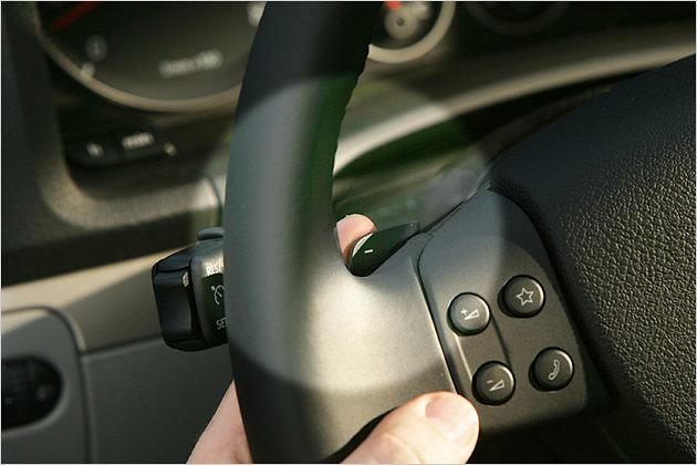 VW baut Schaltwippen ein, damit man mit dem DSG auch sportlich fahren kann