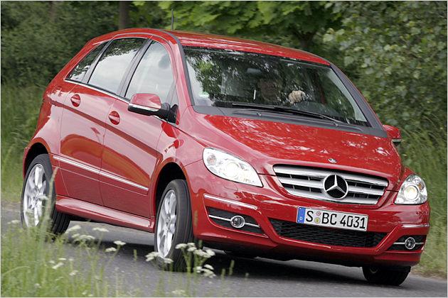 Der B 180 CDI liegt genauso sicher in der Kurve wie sein bivalenter Modell-Bruder